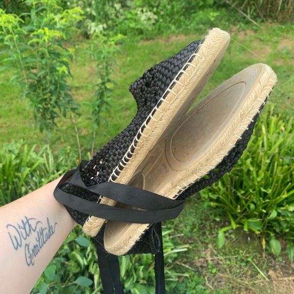 Gorgeous Woven and Tie Espadrille Flats - Picture 3 of 3